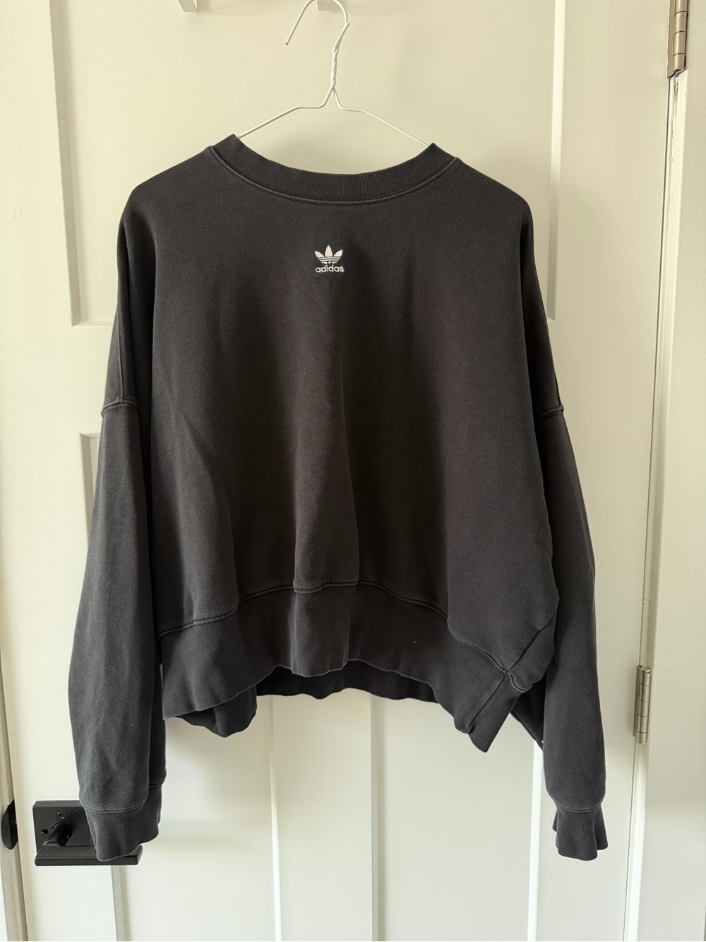 Adidas Originals Women’s Adicolor Essentials Crew Sweatshirt (Black | Medium)